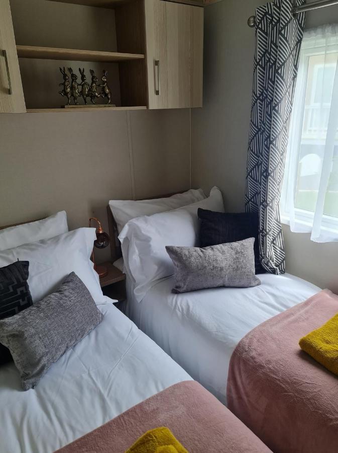 The Tiddler - Plot 101, Woodlands Lodge Retreat, New Quay, West Wales Llanina ภายนอก รูปภาพ